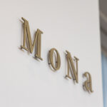 アイラッシュサロン　明石　MoNa 　看板